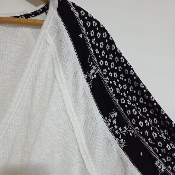 LIKE NEW FREE PEOPLE DEEP SURPLICE V NECK BOHO LONGSLEEVES TOP SIZE MEDIUM - Picture 7 of 15